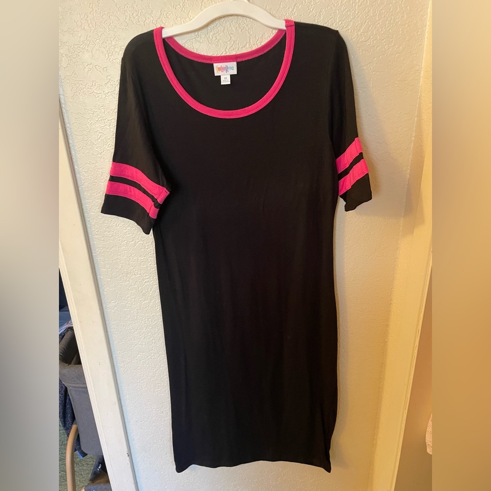 Size M LuLaRoe Julia dress